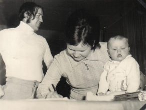 Jan a Milena Kloudovi s dcerou Simonou, narozenou 20.3.1972.