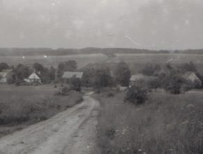 Pohled na Vlčkovice z cesty nad Vašákovými.
