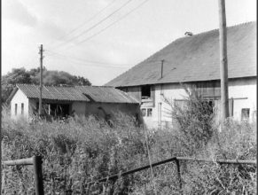 Usedlost u Vejdělků od roku 1953 sloužila pro potřeby JZD jako kravín a uskladňovací prostory pro seno a průmyslová hnojiva.