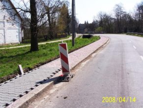 Stavba chodníku v Dolních Vlčkovicích.